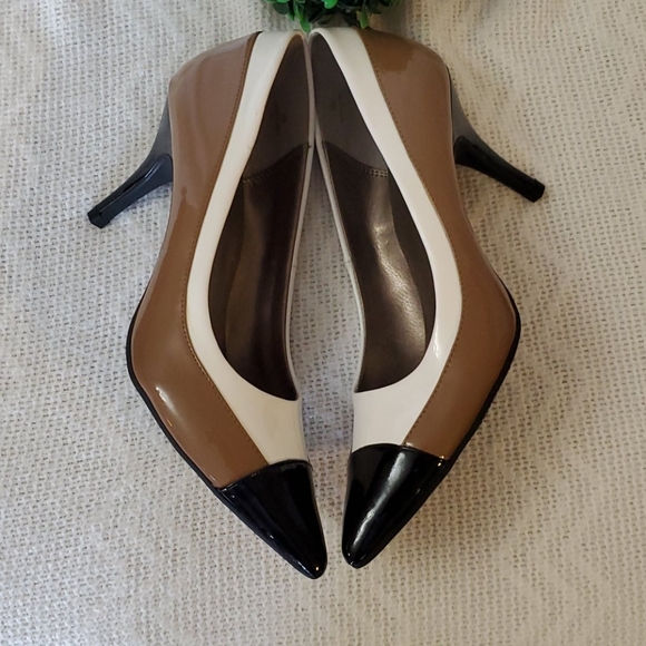 Moda Shoes - Moda beautiful heels, size 8M white, tan & black